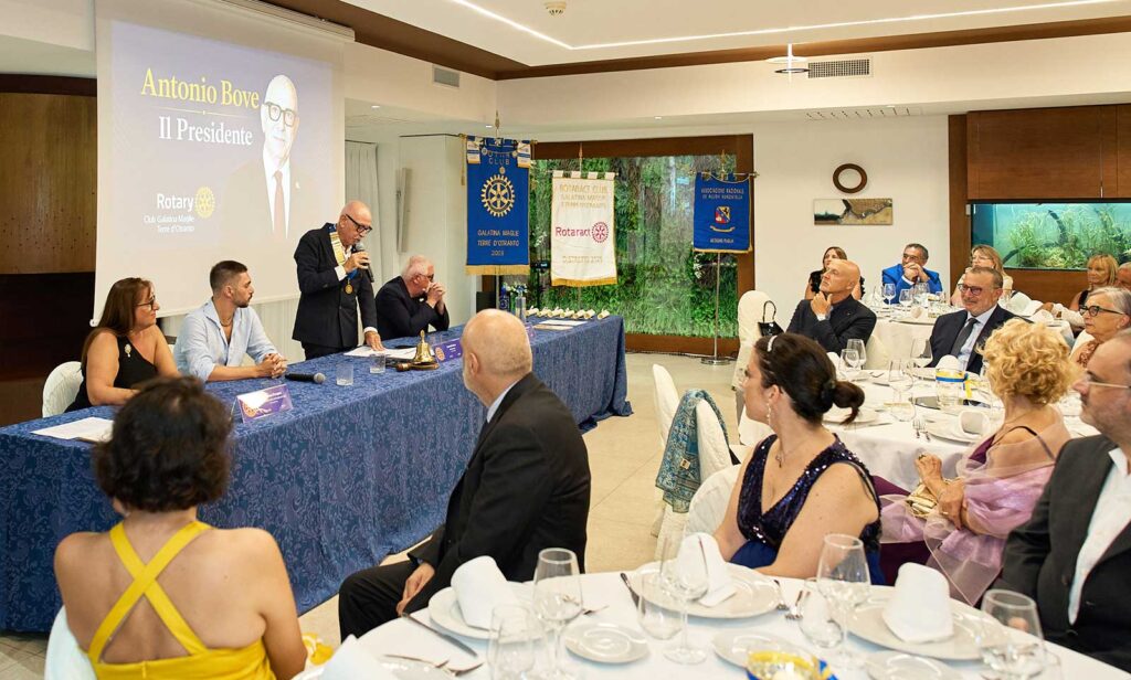 “Il club siete voi”. Il Rotary di Galatina cresce e guarda al futuro con nuovi soci “Il club siete voi”. Il Rotary di Galatina cresce e guarda al futuro con nuovi soci